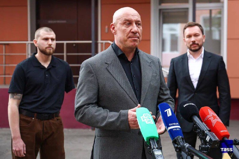 Герою СВО Дмитрию Курскому передали автомобиль в рамках благотворительной акции