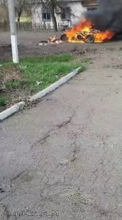Последствия прилета российского FPV-дрона по квадроциклу боевика ВСУ