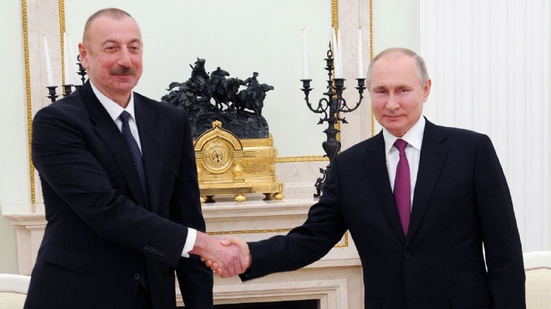 Путин поговорил по телефону с Алиевым
