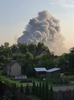 Атаки дронов в Подмосковье: пострадали склад логистической компании и жилой дом