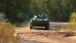Российские войска получили новую партию модернизированных БМП-3