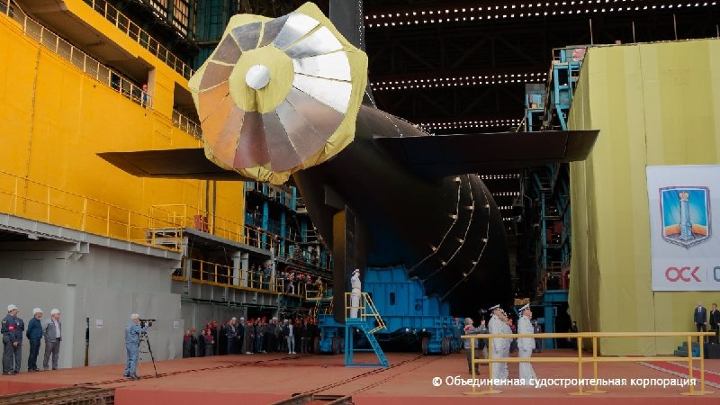 Атомная подводная лодка "Ульяновск" выведена из эллинга в Северодвинске
