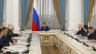 Медведев: Около 200 тыс. человек подписали контракт с МО РФ за первые шесть месяцев года