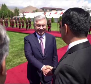 Президент Узбекистана Шавкат Мирзиёев в шутливой форме прокомментировал сложность работы в сельском хозяйстве
