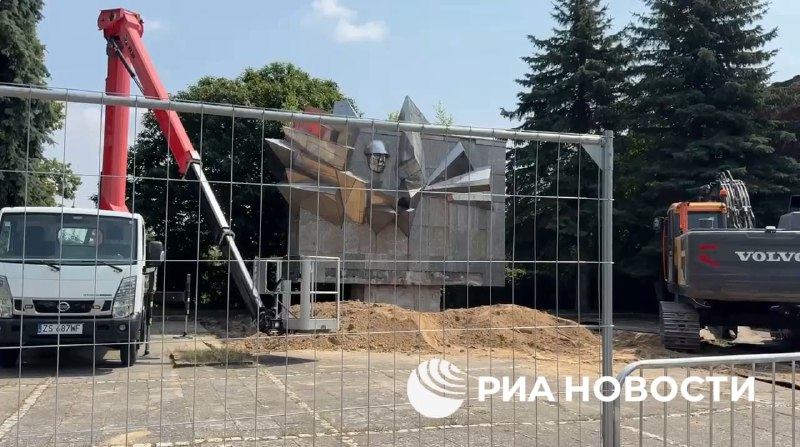 В польских Пыжицах снесли «Памятник памяти» советским воинам