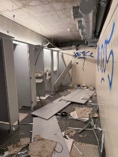 Фанаты шведского «Гётеборга» разгромили стадион в Таллинне во время матча против «Левадии»