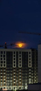 Пожелание приятных выходных и обсуждение красоты луны