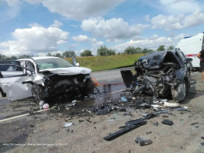 В Самарской области при столкновении двух автомобилей погибли два человека, в том числе ребенок
