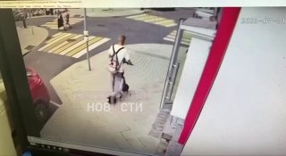 В Москве самокатчика пытаются обязать выплатить полмиллиона рублей за ДТП с Tesla