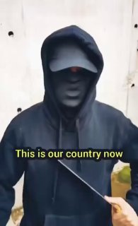 Мигранты в Британии подожгли и осквернили британский флаг