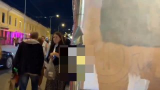 В центре Москвы стример устроил непристойное шоу с использованием секс-игрушки