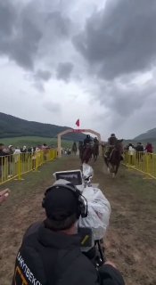 В Кыргызстане лошадь сбила оператора во время съемок фильма