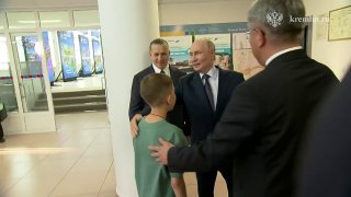 Путин встретился в Улан-Удэ с подростком, мечтающим стать пилотом истребителя