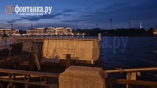 Утонувший ресторан на набережной Макарова собираются поднимать