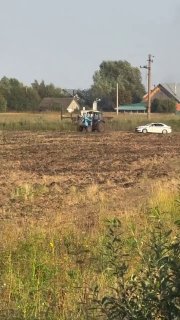 Синий трактор эпично пытался удрать по полям от полиции в Башкирии