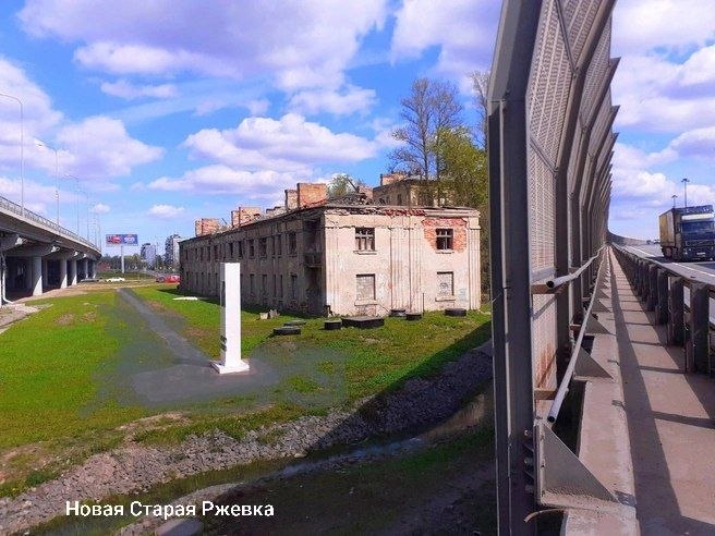 Стелу «Нулевой километр Дороги жизни» в Петербурге могут передвинуть