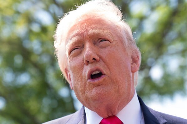 Трамп запретил финансировать операции по смене пола для несовершеннолетних из госбюджета