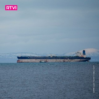 США тайно продали два захваченных танкера «теневого флота» России на металлолом