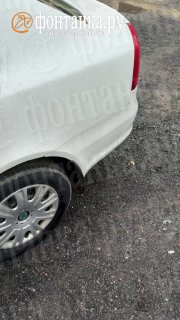 Петербуржцы сообщают о странных грязных разводах на машинах и предметах после дождя