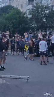 В Тернополе жители разбили машину ТЦК при попытке мобилизации мужчины
