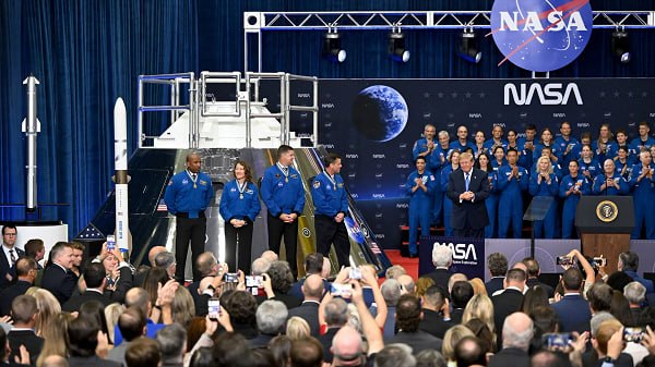 В США вручили Космическую медаль Почёта Конгресса экипажу миссии Artemis II