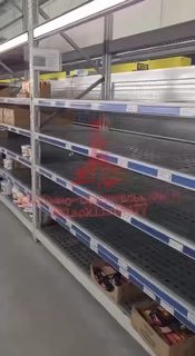 Опустевшие полки супермаркетов в украинских городах