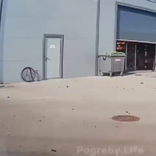 Видео удара по складам в Погребах (Киевская область)