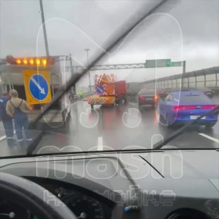 На КАДе провалился асфальт из-за мощных ливней