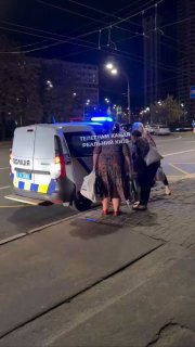 В Киеве произошел конфликт между жителями и полицией при попытке задержания мужчины в ТЦК