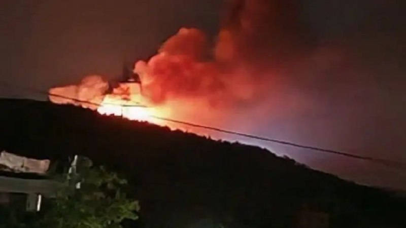 Взрывы и пожар на военном заводе «Емко» в районе Трявны