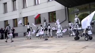 Роботы митингуют в защиту своих прав в Варшаве