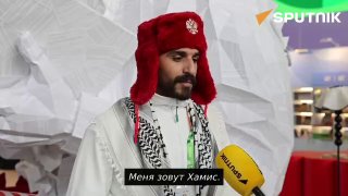 Палестинец в ушанке на фоне Льва Толстого: «Я люблю Россию, это родная для меня страна»
