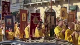 Контрасты культурной столицы: крестный ход в Петербурге