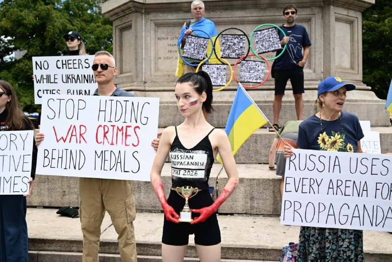 Активисты в Нью-Йорке требуют исключить российских спортсменов из мировых соревнований