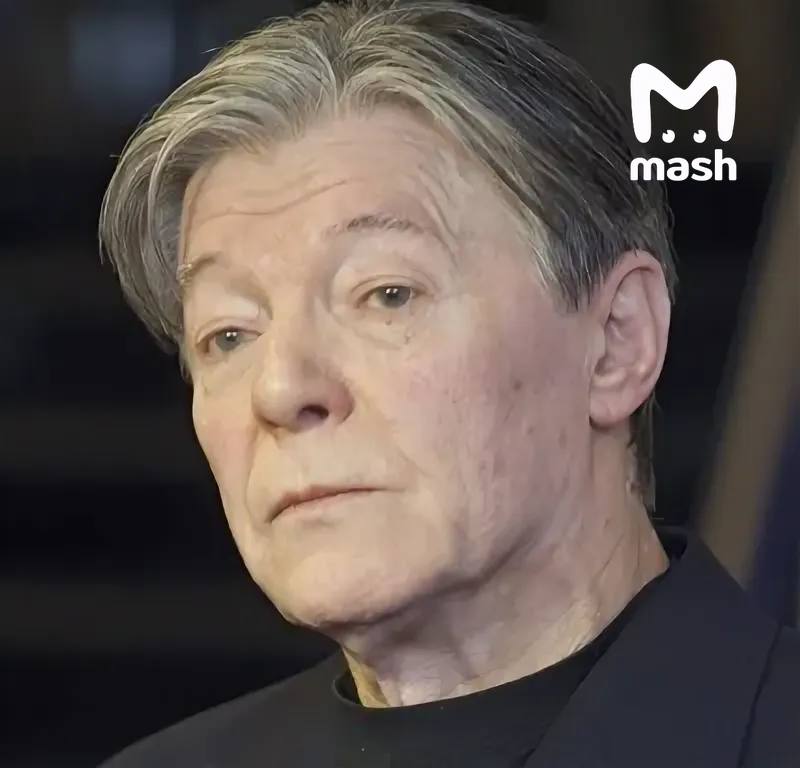 Александру Збруеву оказывают экстренную помощь врачи скорой в Москве