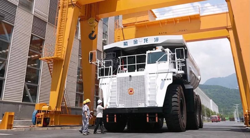 В Китае представили электрический карьерный самосвал ZL-230E, конкурирующий с БелАЗом