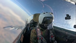 Су-35С прикрывал вертолеты армейской авиации при нанесении ударов в зоне СВО