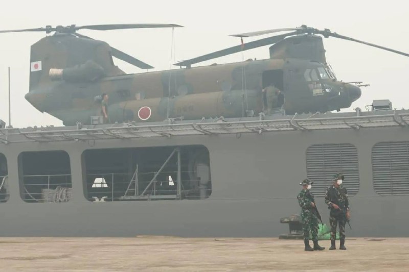 Японские вертолеты Chinook задерживаются с вылетом для тушения пожаров в Индонезии
