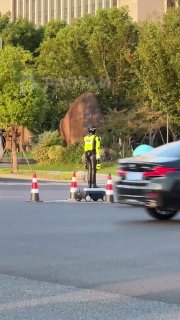 В Китае дорожное движение патрулирует робокоп