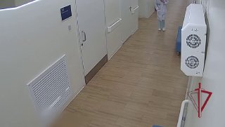 В Москве пьяный мужчина напал с ножом на врачей в поликлинике