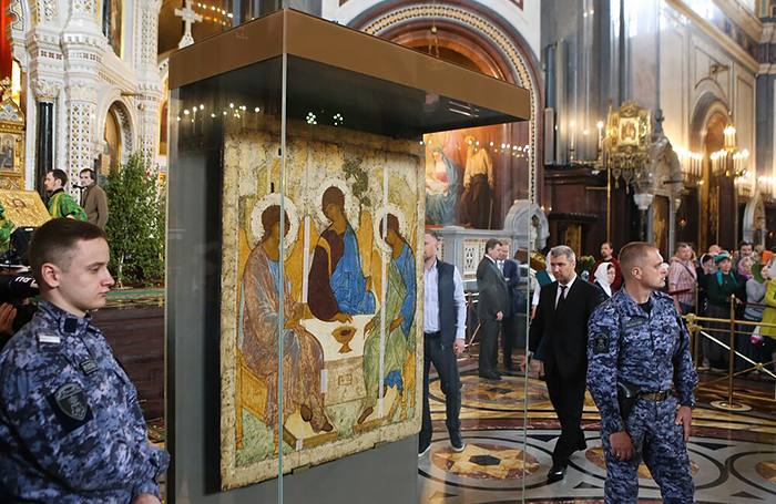 РПЦ планирует составить списки музейных ценностей для передачи в храмы