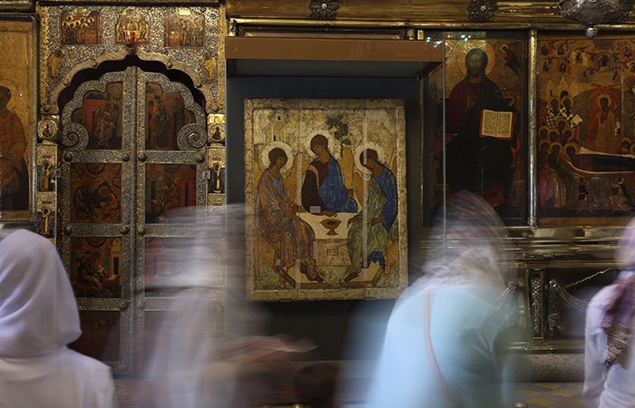 Поломка климатической капсулы в Троице-Сергиевой лавре повредила икону Андрея Рублева