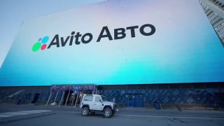 В Москве медиафасад начал оценивать автомобили на парковке с помощью ИИ