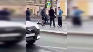 Вооруженного ножом мужчину скрутили у Владимирского собора