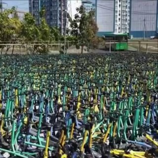 В Алматы полиция показала штрафстоянку с 9 тысячами электросамокатов