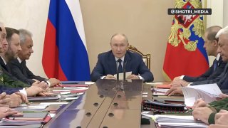 Путин предложил обсудить новую госпрограмму вооружений
