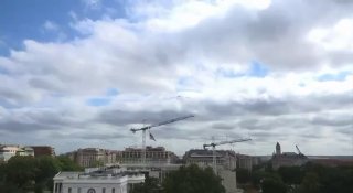 Над председателем КНР Си прошел бомбардировщик B-2A в сопровождении истребителей F-35