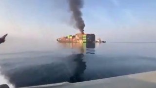 Судно под флагом Сингапура затонуло у Ормузского пролива из-за попадания снаряда