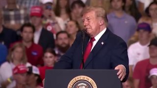 Трамп путался в словах и названиях премий на митинге в Южной Каролине