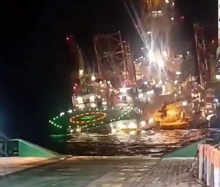Три человека погибли при крушении нефтяной платформы у берегов Габона
